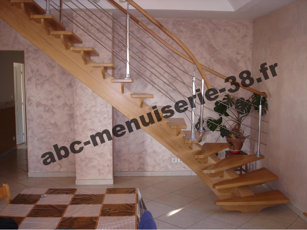DSC01159 Escalier avec limon centrale
